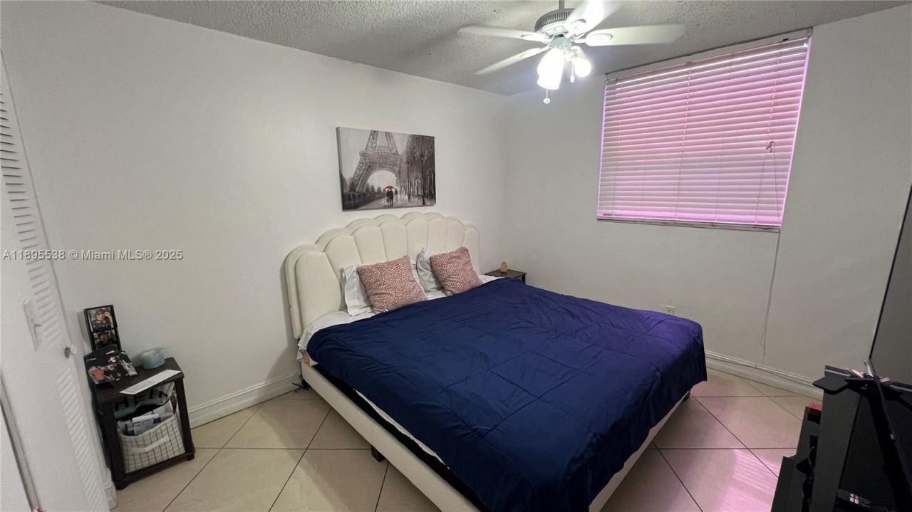 1801 S Treasure Dr, Unit 415, North Bay Village, FL 33141 Photo