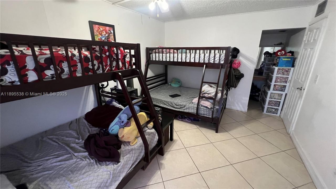 1801 S Treasure Dr, Unit 415, North Bay Village, FL 33141 Photo