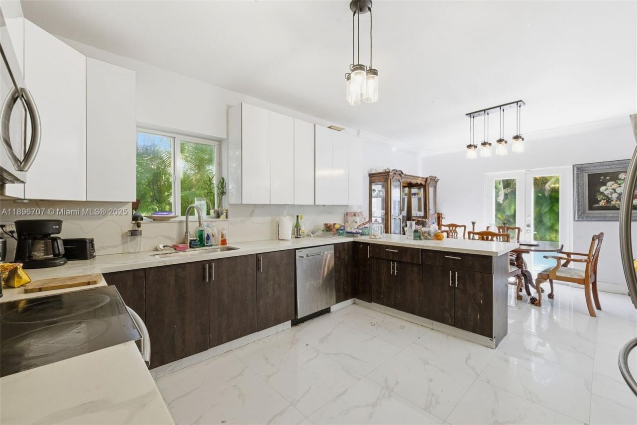 401 SW 28th Rd, Miami, FL 33129 Photo