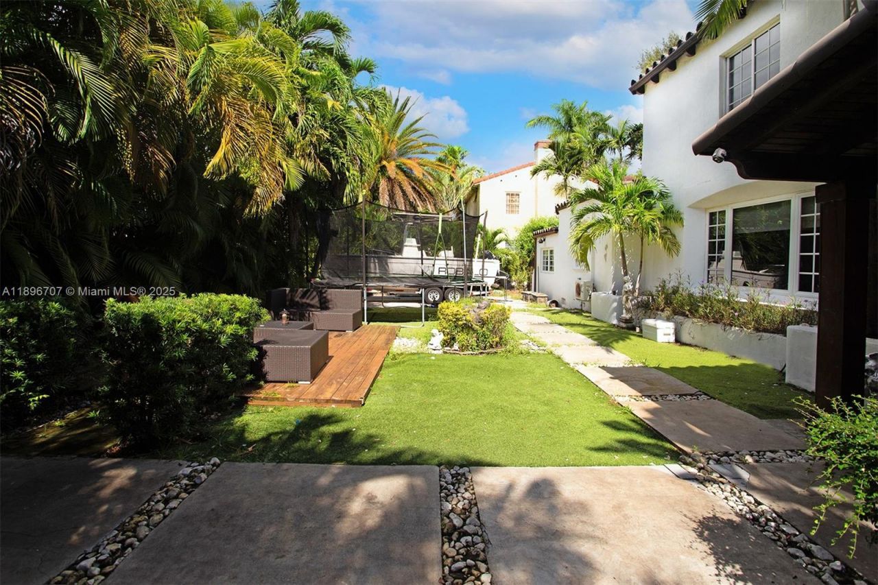 401 SW 28th Rd, Miami, FL 33129 Photo