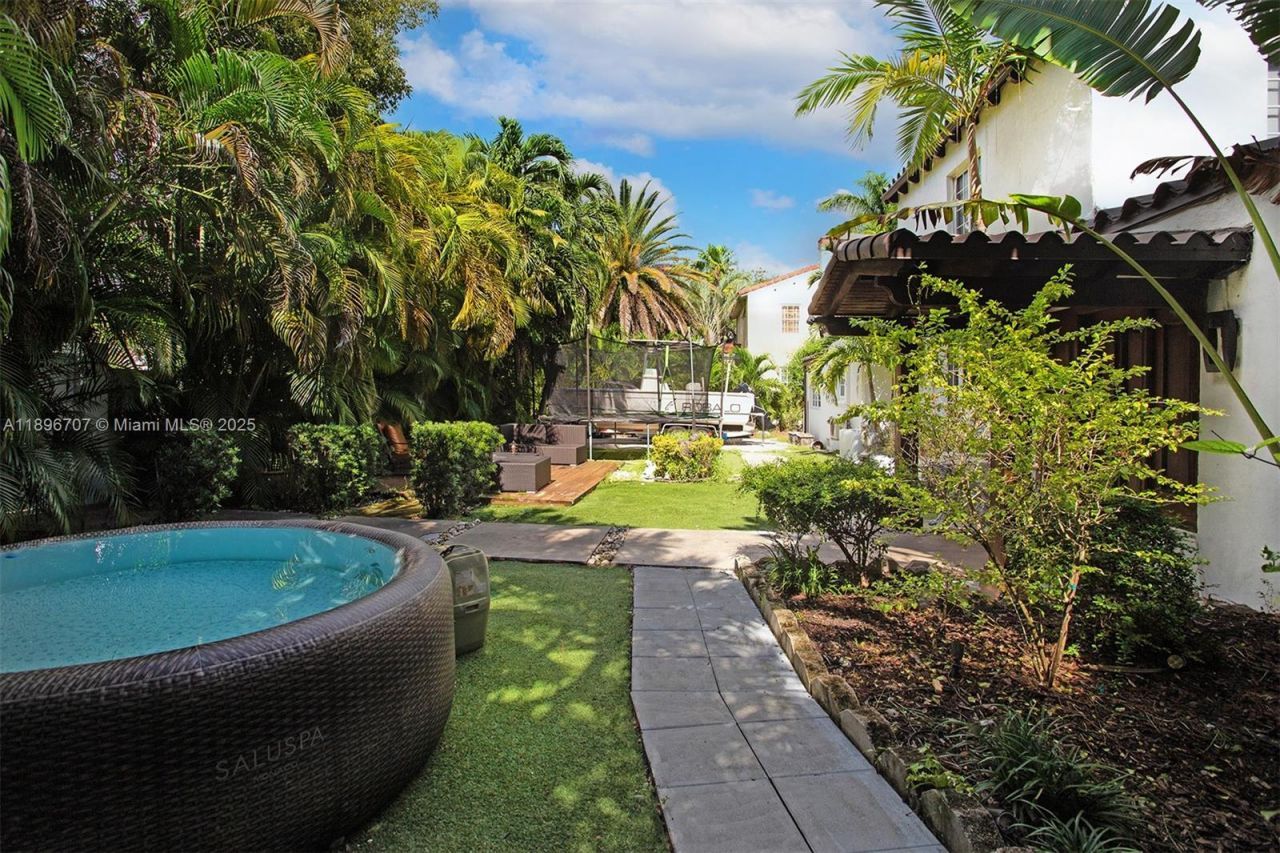 401 SW 28th Rd, Miami, FL 33129 Photo