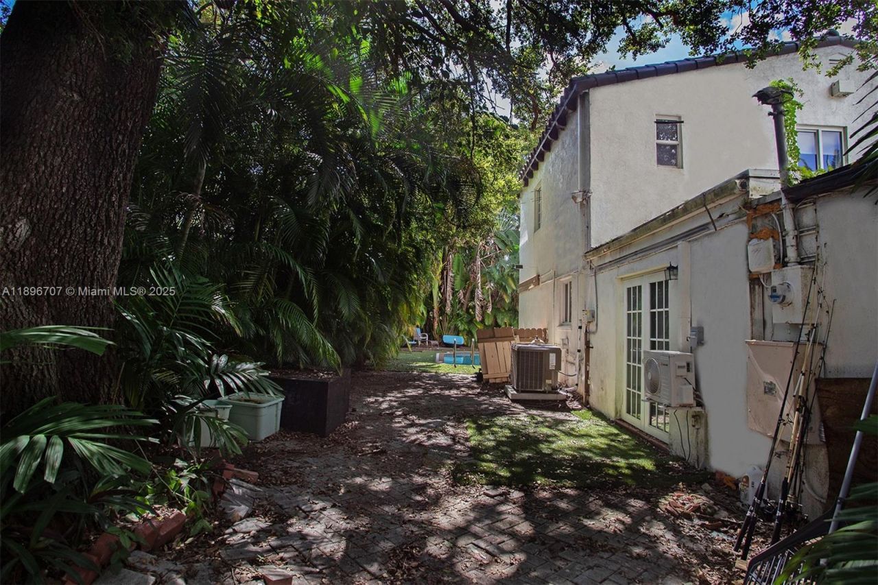 401 SW 28th Rd, Miami, FL 33129 Photo