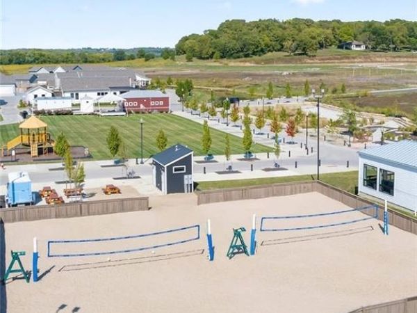 23718 E 11th Street, Independence, MO 64056