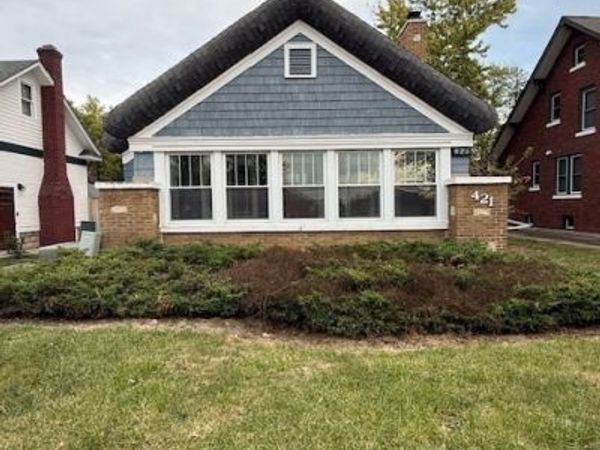 421 N Hough Street, Barrington, IL 60010