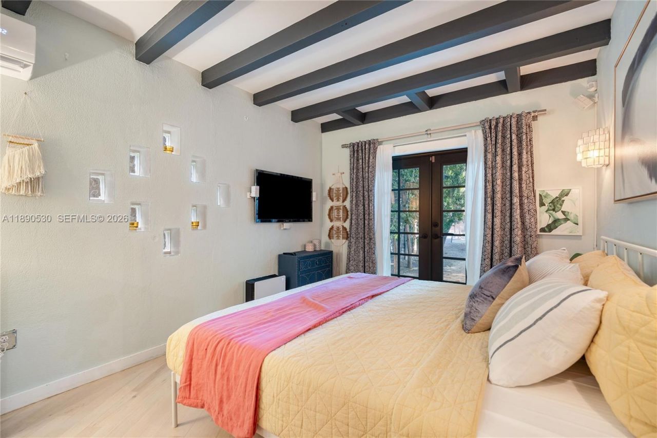 3650 N Bay Homes Dr, Miami, FL 33133 Photo