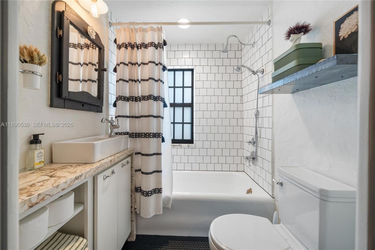 3650 N Bay Homes Dr, Miami, FL 33133 Photo