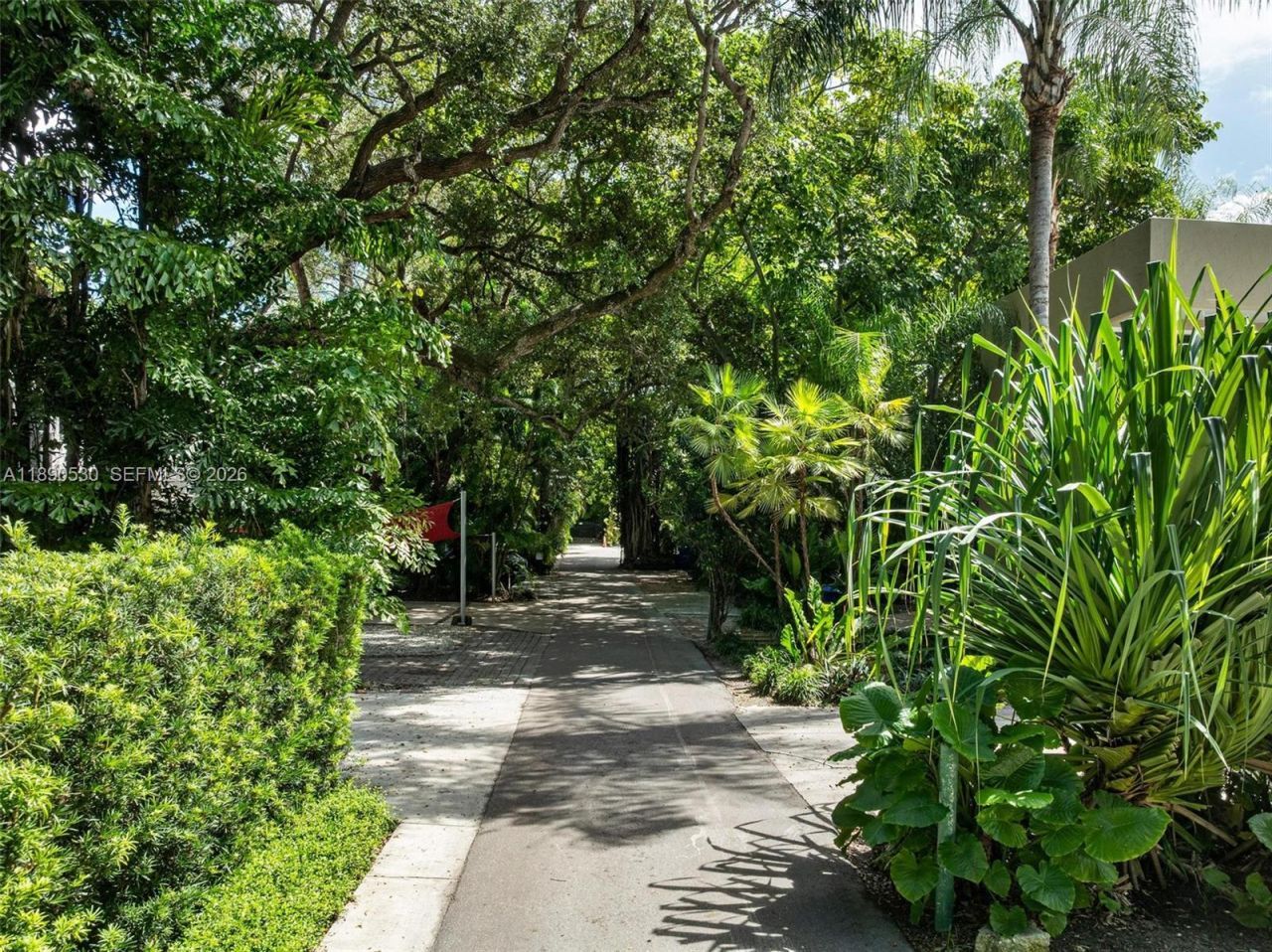 3650 N Bay Homes Dr, Miami, FL 33133 Photo