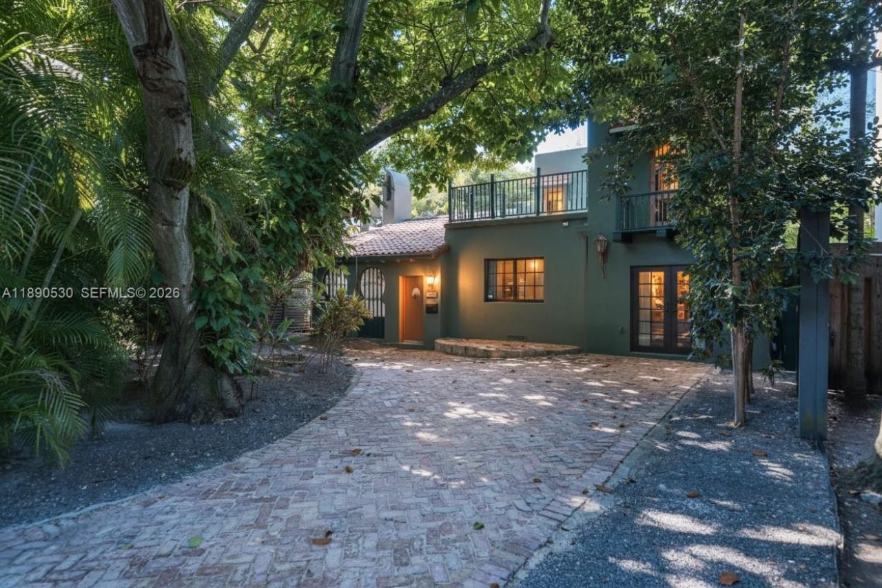 3650 N Bay Homes Dr, Miami, FL 33133 Photo