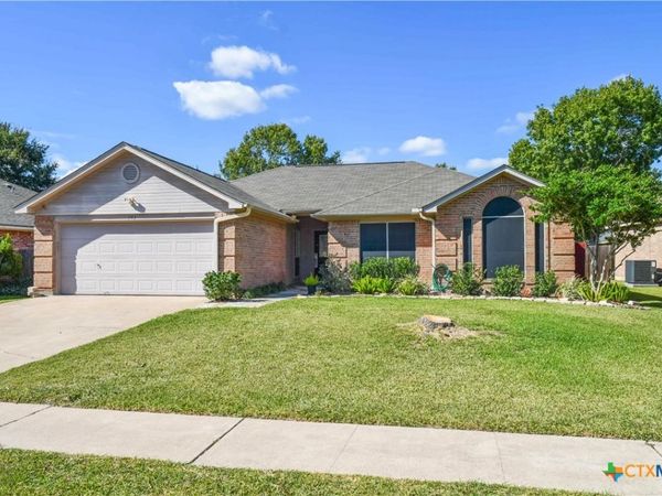 303 Bridle Lane, Victoria, TX 77904