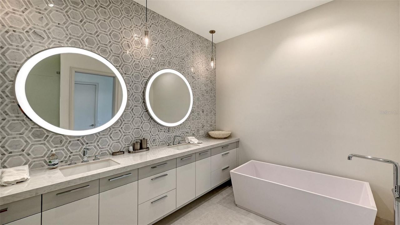 1591 Gulf Of Mexico Drive, Unit 512, Longboat Key, FL 34228 Photo