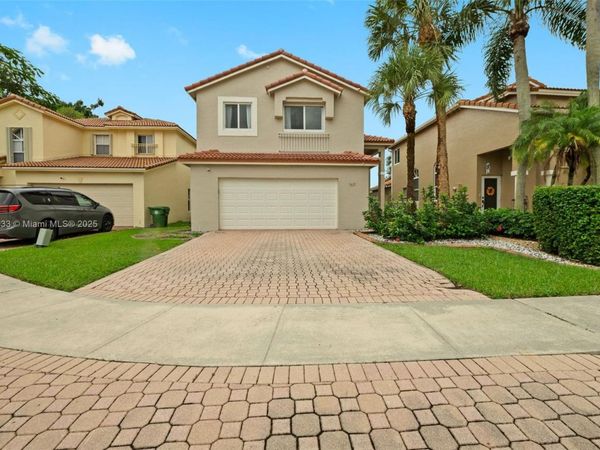 1611 SW 158th Ave, Pembroke Pines, FL 33027