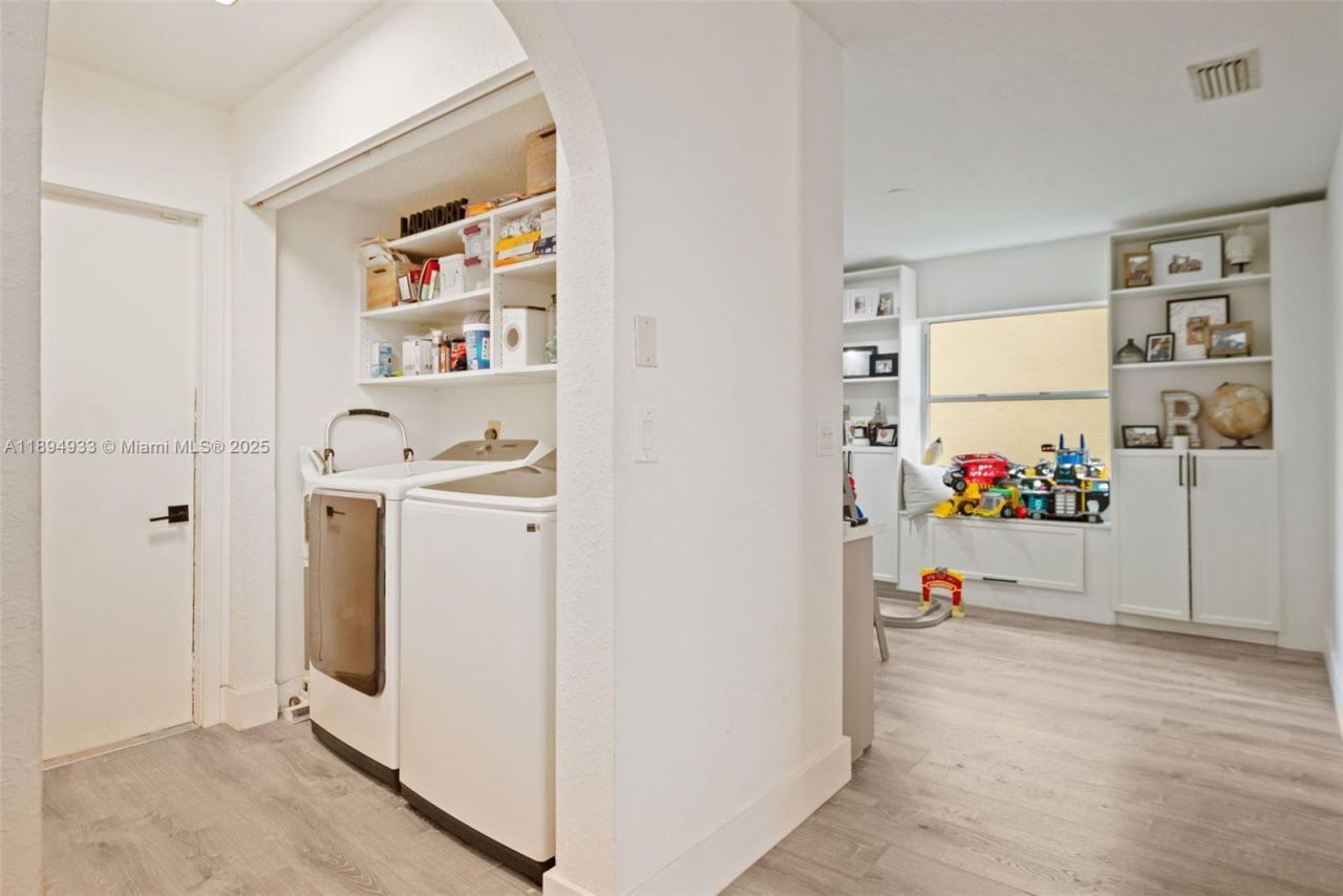 1611 SW 158th Ave, Pembroke Pines, FL 33027 Photo