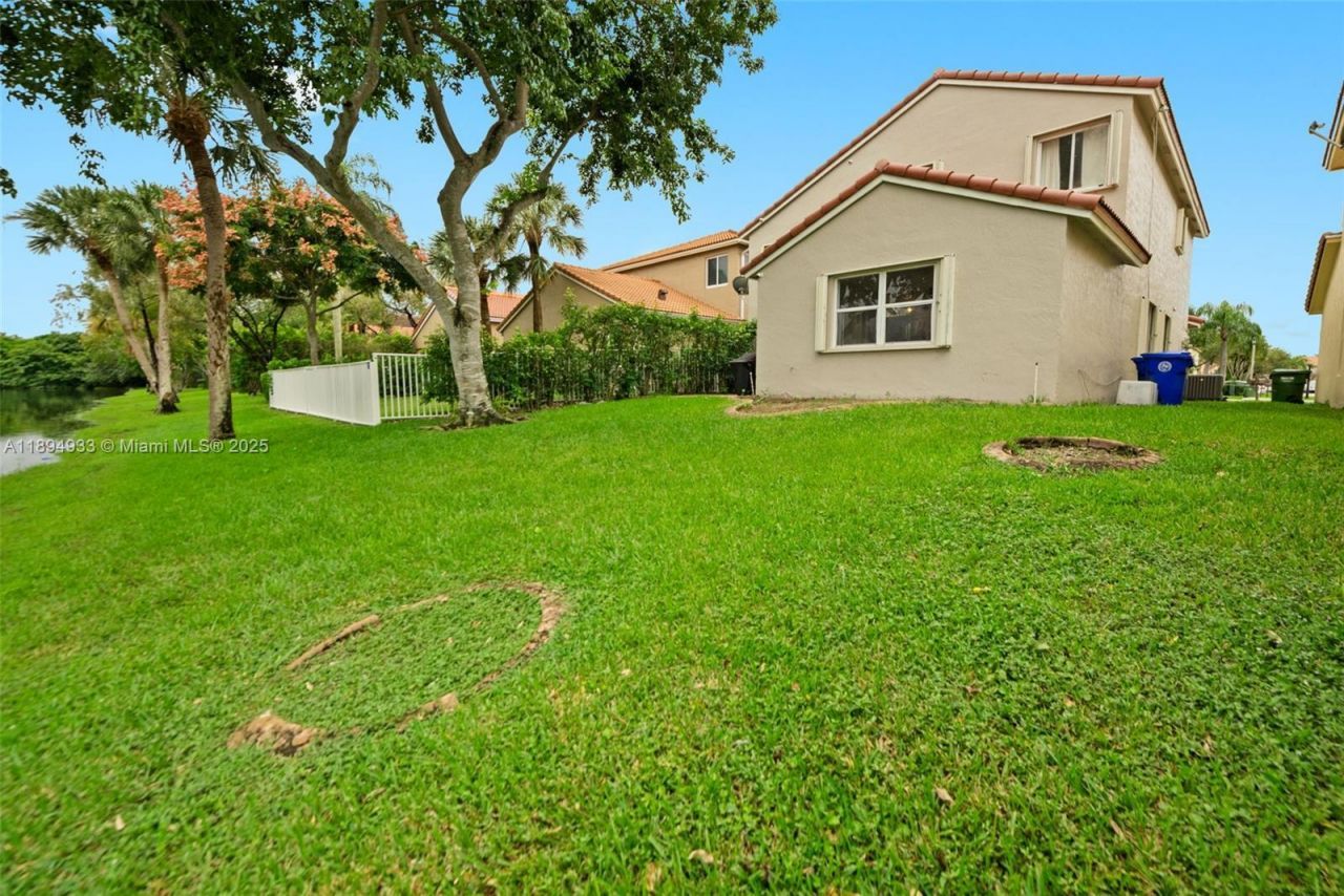 1611 SW 158th Ave, Pembroke Pines, FL 33027 Photo