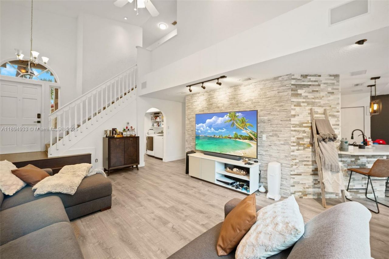 1611 SW 158th Ave, Pembroke Pines, FL 33027 Photo