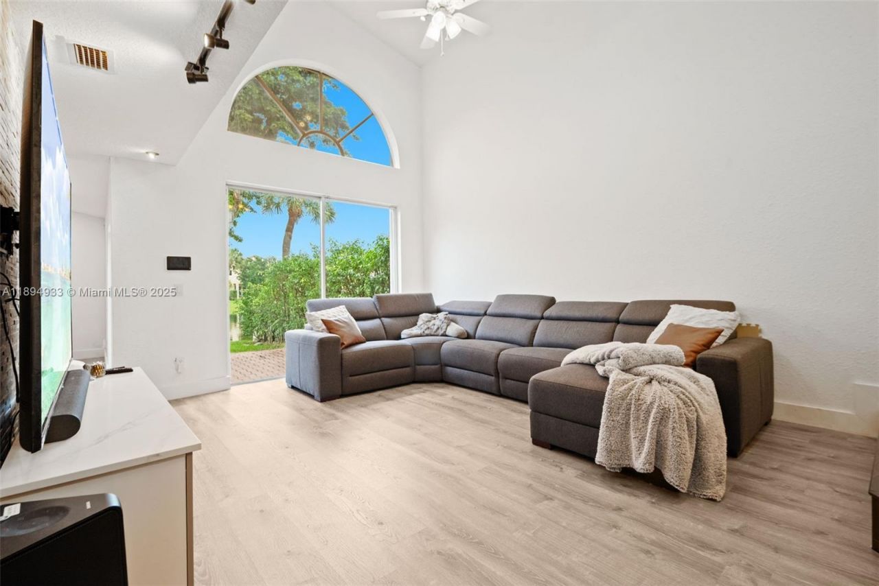 1611 SW 158th Ave, Pembroke Pines, FL 33027 Photo