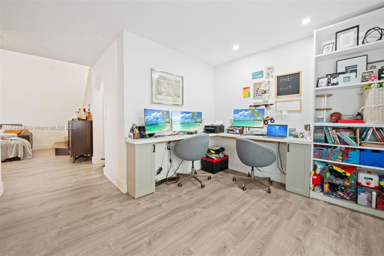 1611 SW 158th Ave, Pembroke Pines, FL 33027 Photo