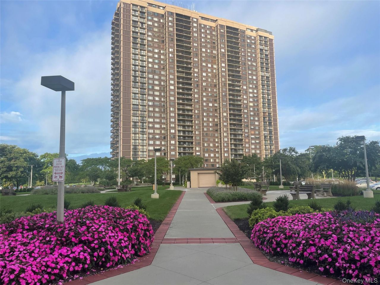 27010 Grand Central Parkway, Unit 8H, Floral Park, NY 11005 Main Photo