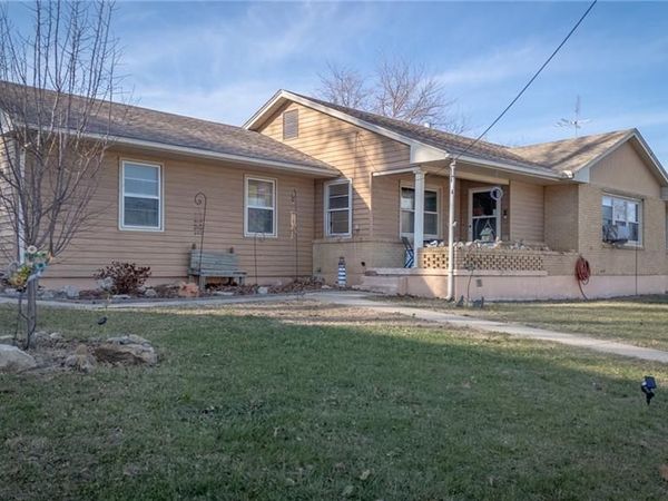 126 N 17th Street, Lexington, MO 64067