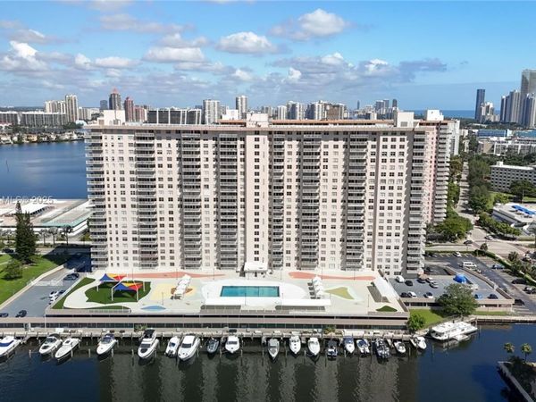 250 174th St, Unit 1211, Sunny Isles Beach, FL 33160