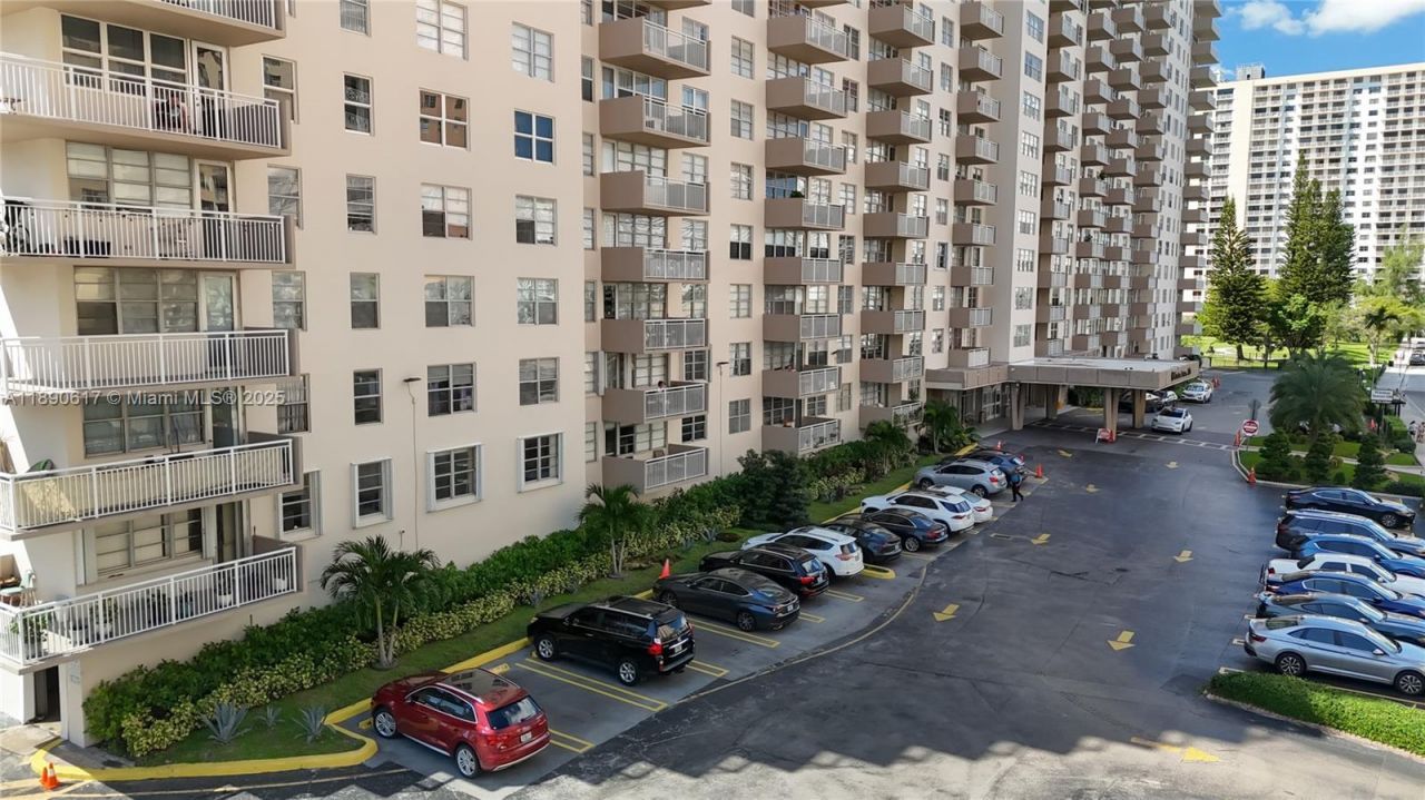 250 174th St, Unit 1211, Sunny Isles Beach, FL 33160 Photo