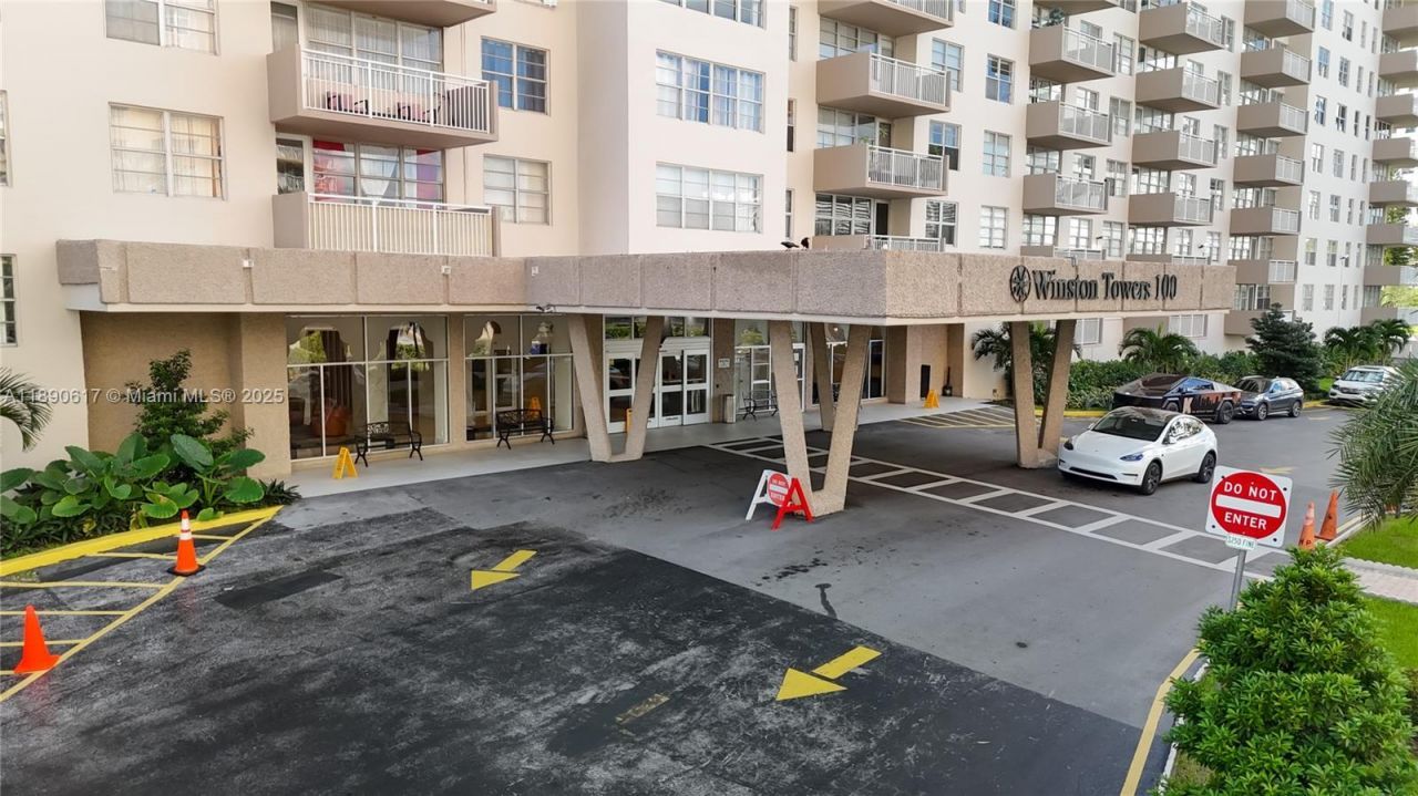 250 174th St, Unit 1211, Sunny Isles Beach, FL 33160 Photo