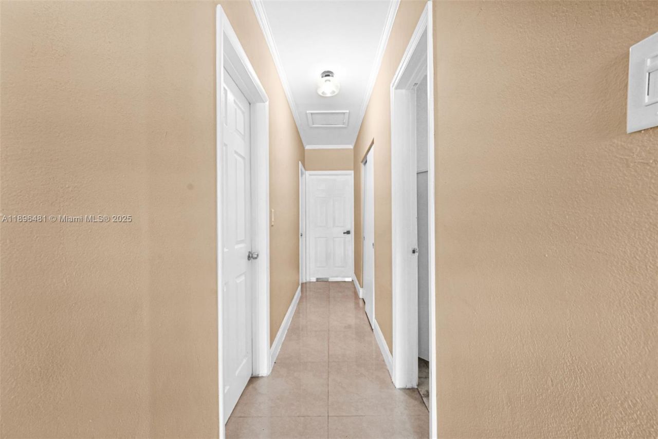 9740 Cutler Ridge Dr, Cutler Bay, FL 33157 Photo