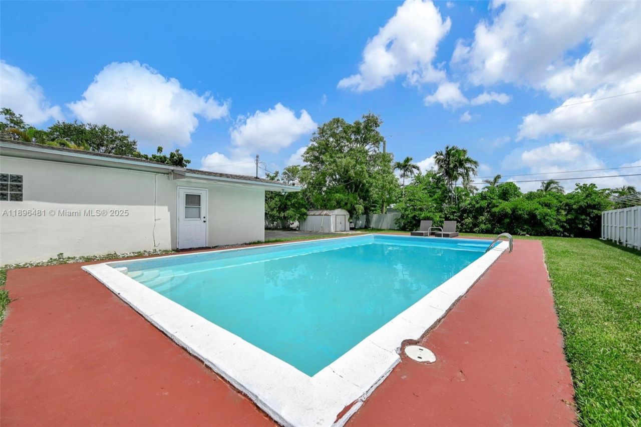 9740 Cutler Ridge Dr, Cutler Bay, FL 33157 Photo