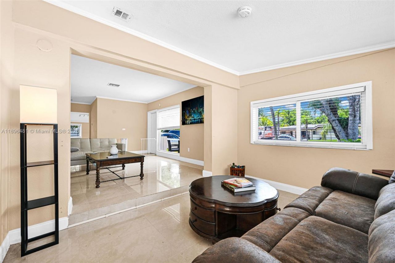 9740 Cutler Ridge Dr, Cutler Bay, FL 33157 Photo