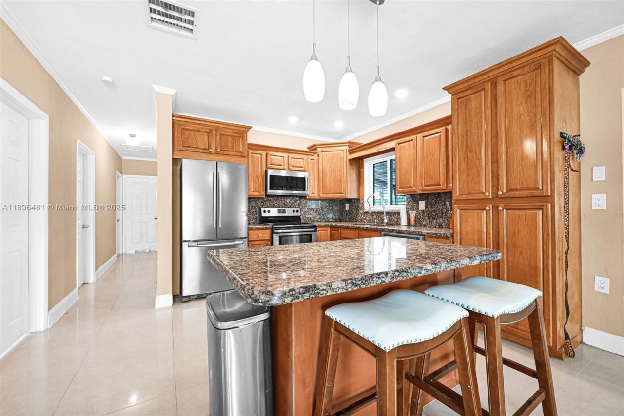 9740 Cutler Ridge Dr, Cutler Bay, FL 33157 Photo