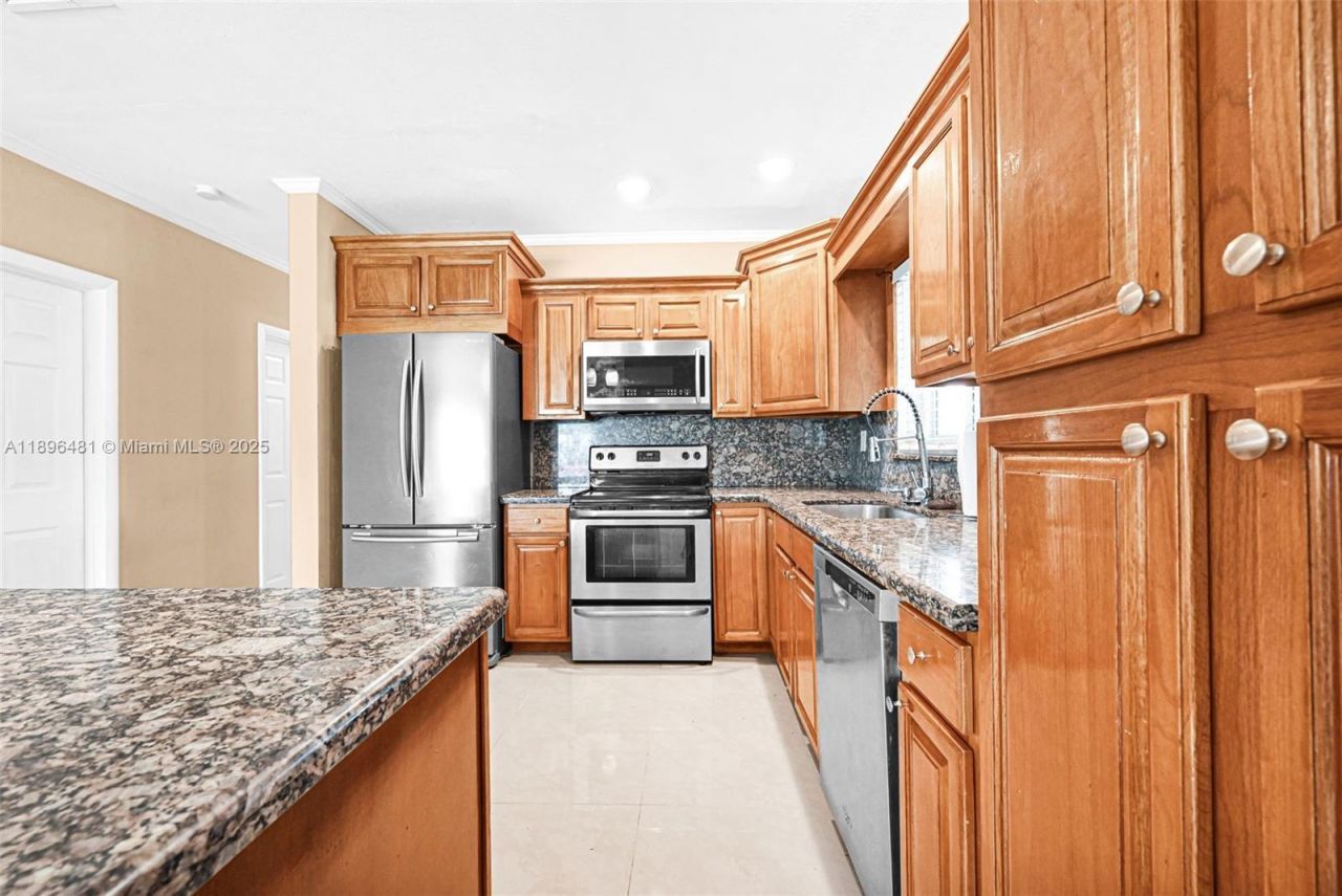 9740 Cutler Ridge Dr, Cutler Bay, FL 33157 Photo