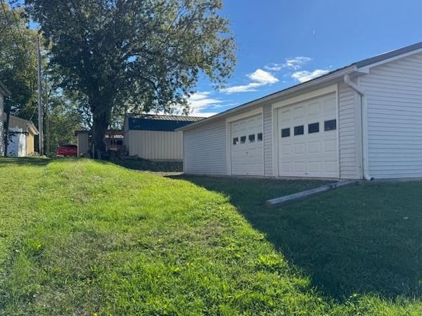 303 E 9TH ST, Wellston, OH 45692