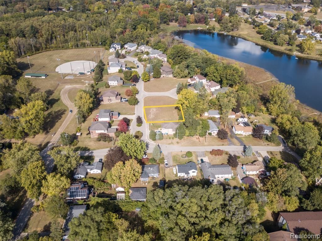 256 Madeleine Lane , Waterford Township, MI 48328 Main Photo