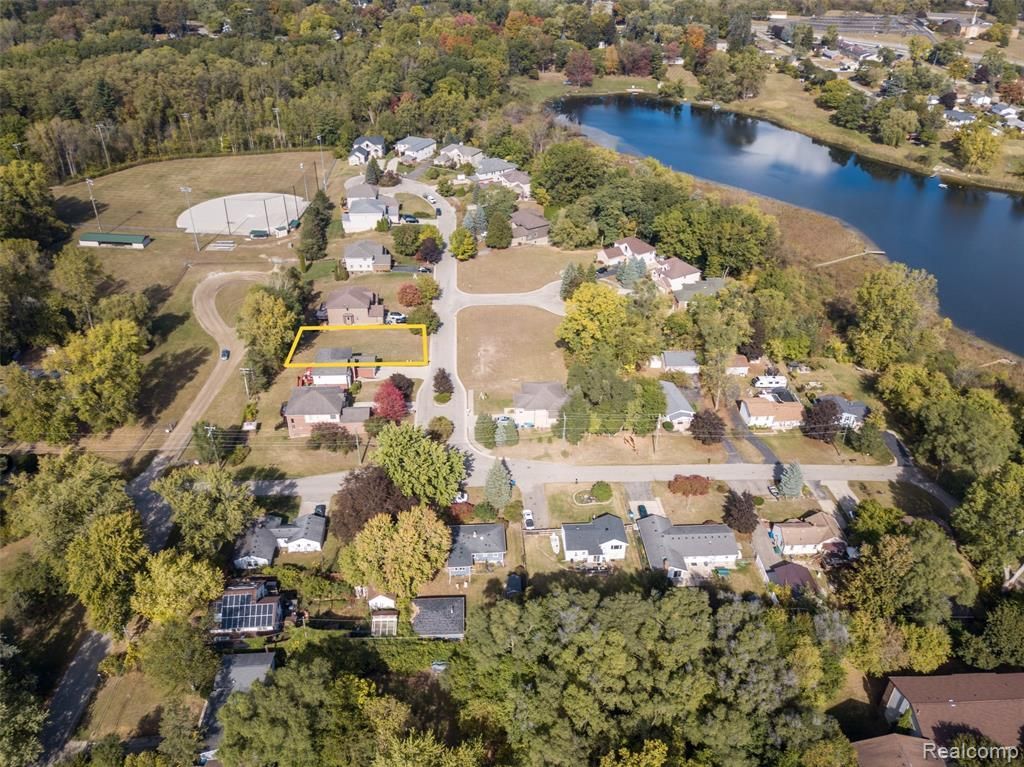 257 Madeleine Lane , Waterford Township, MI 48328 Main Photo