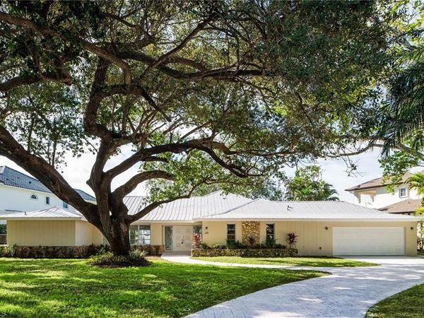 320 Bow Line DR, NAPLES, FL 34103