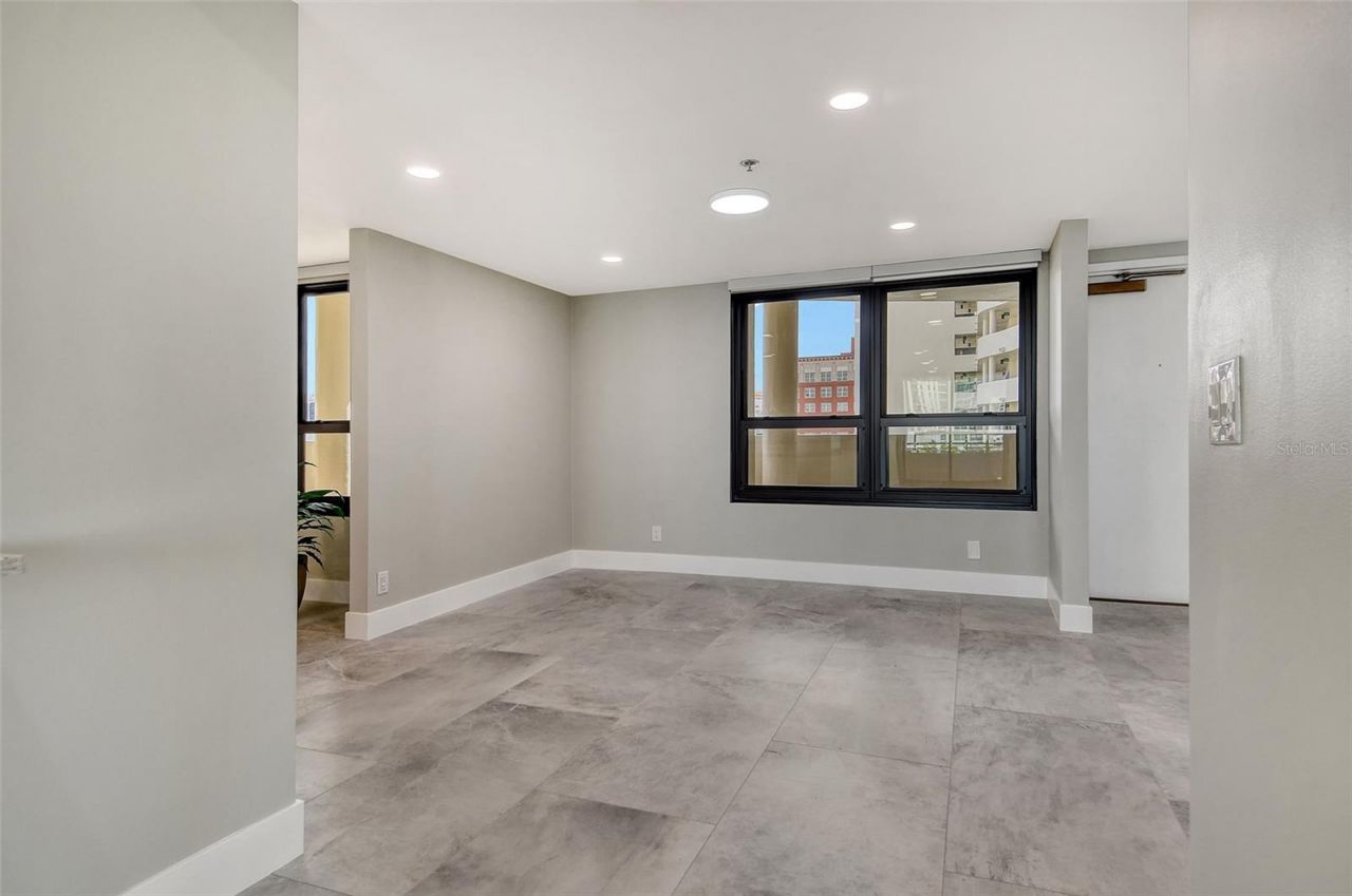 1255 N Gulfstream Avenue, Unit 702, Sarasota, FL 34236 Photo