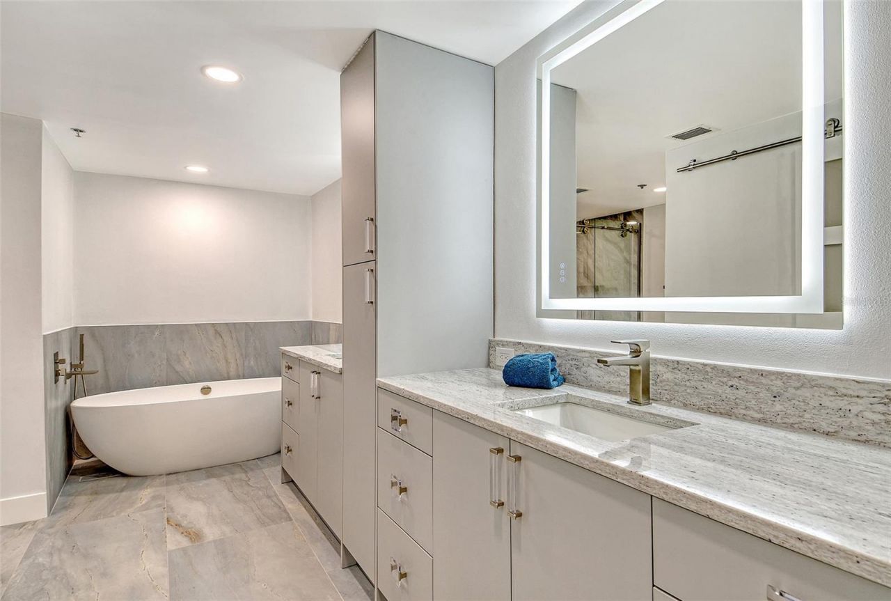 1255 N Gulfstream Avenue, Unit 702, Sarasota, FL 34236 Photo