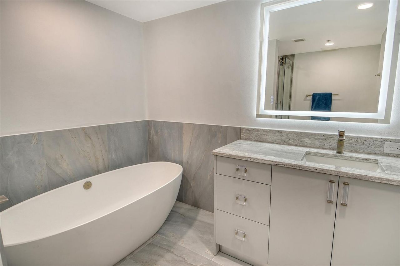 1255 N Gulfstream Avenue, Unit 702, Sarasota, FL 34236 Photo