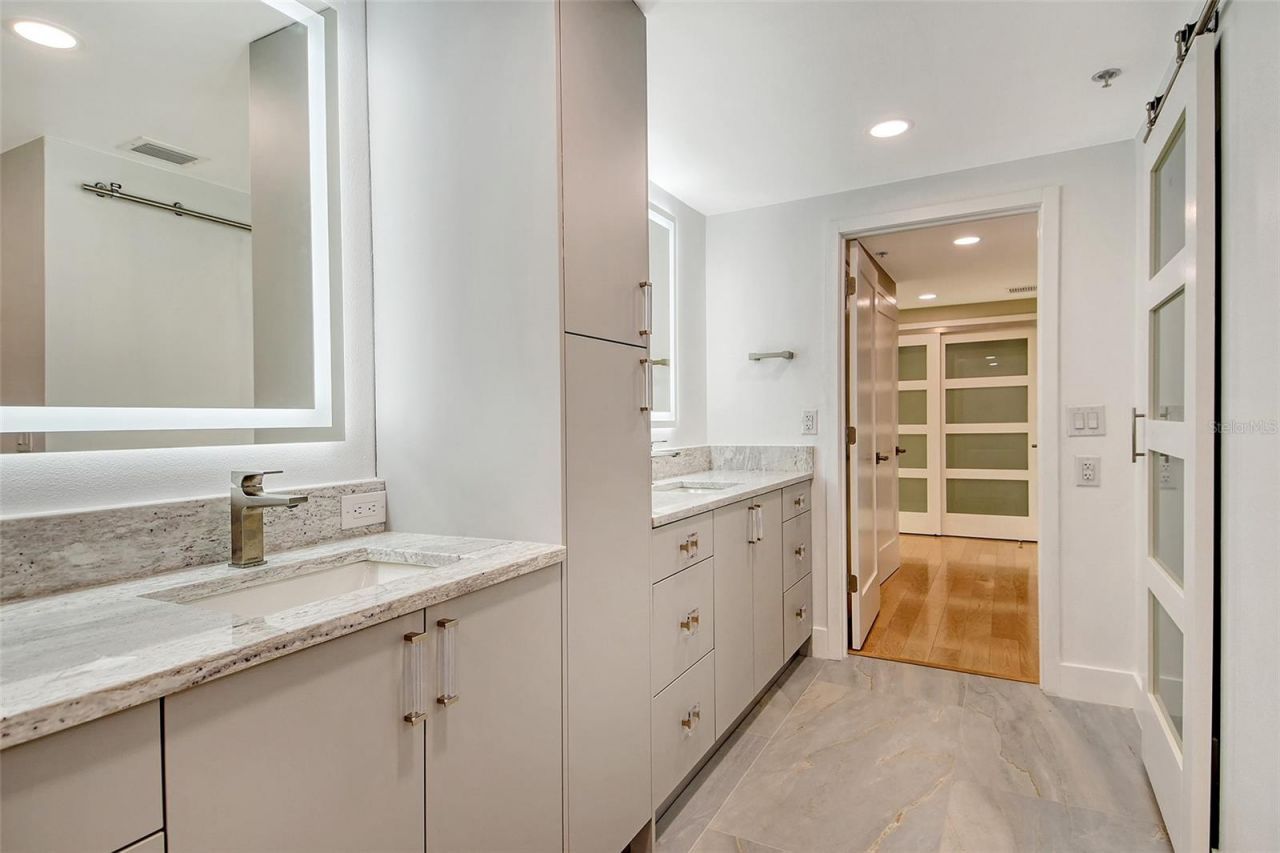 1255 N Gulfstream Avenue, Unit 702, Sarasota, FL 34236 Photo