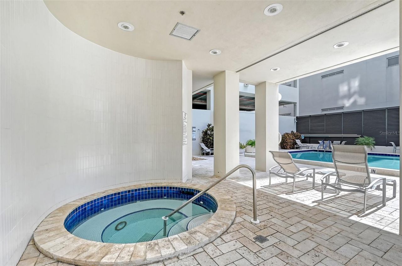 1255 N Gulfstream Avenue, Unit 702, Sarasota, FL 34236 Photo