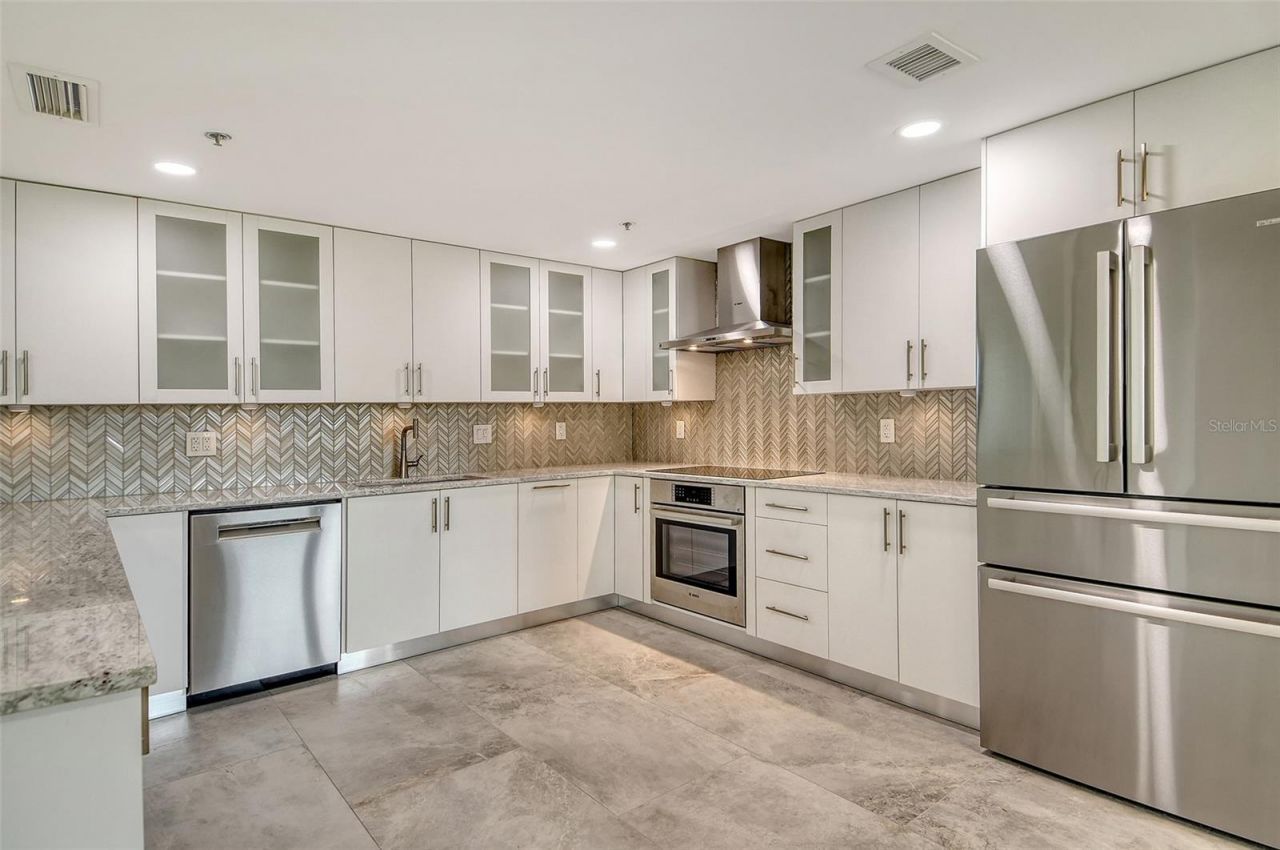 1255 N Gulfstream Avenue, Unit 702, Sarasota, FL 34236 Photo