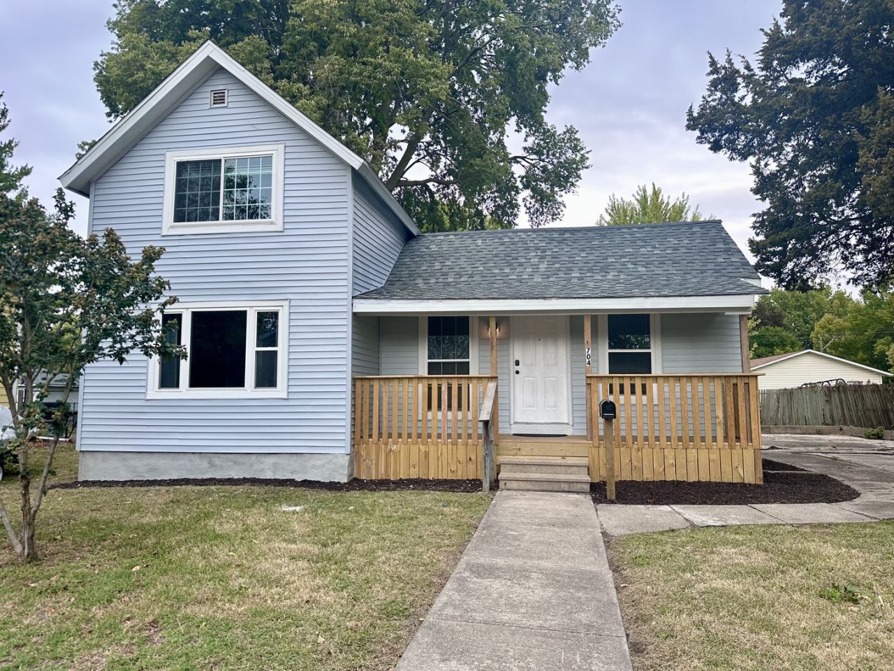 704 W 7th Street, Sterling, IL 61081 Main Photo