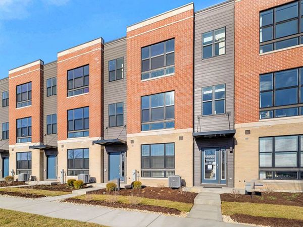 384 Summit Circle, Lombard, IL 60148