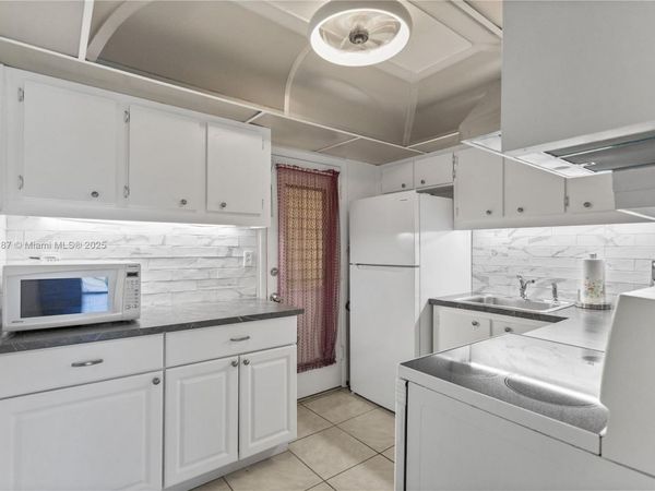 17001 NE 13th Ave, Unit 214, Miami, FL 33162