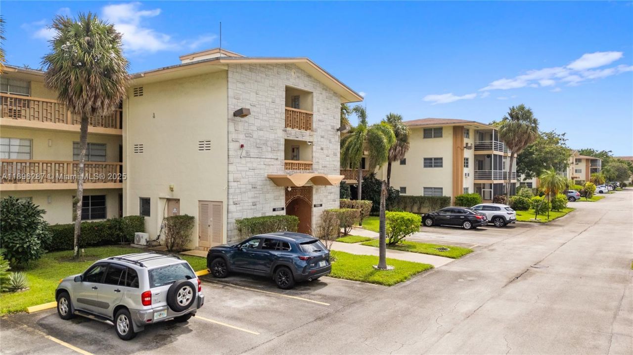 17001 NE 13th Ave, Unit 214, Miami, FL 33162 Photo