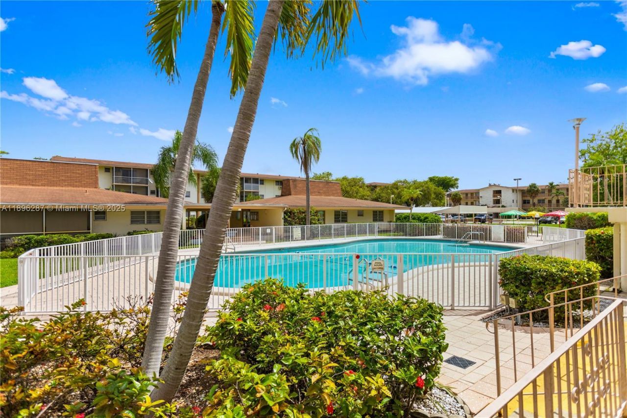 17001 NE 13th Ave, Unit 214, Miami, FL 33162 Photo