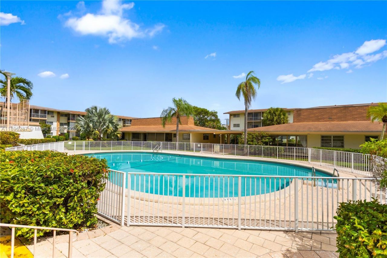 17001 NE 13th Ave, Unit 214, Miami, FL 33162 Photo