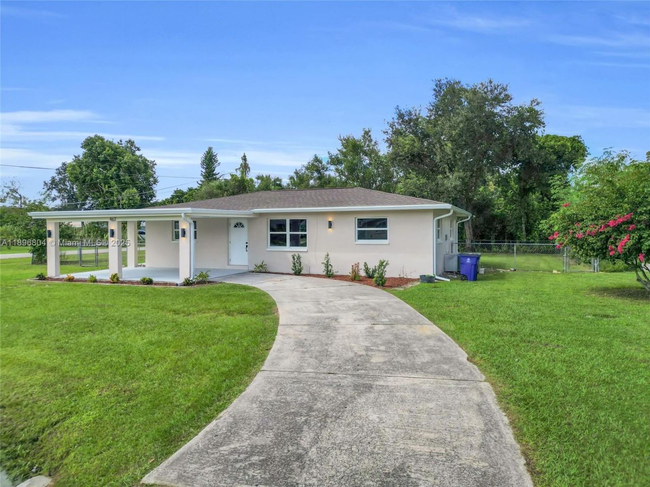 462 Muskegon Ave N, Fort Myers, FL 33905 Main Photo