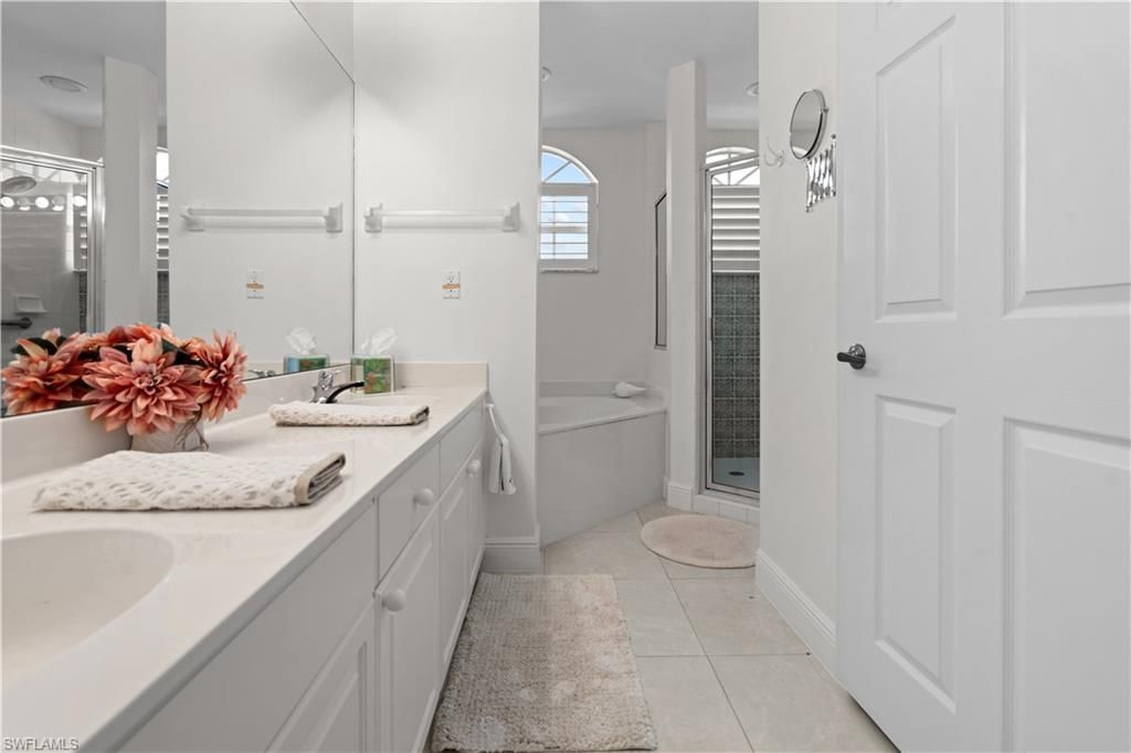 800 L Ambiance Cir, Unit 106, Naples, FL 34108 Photo