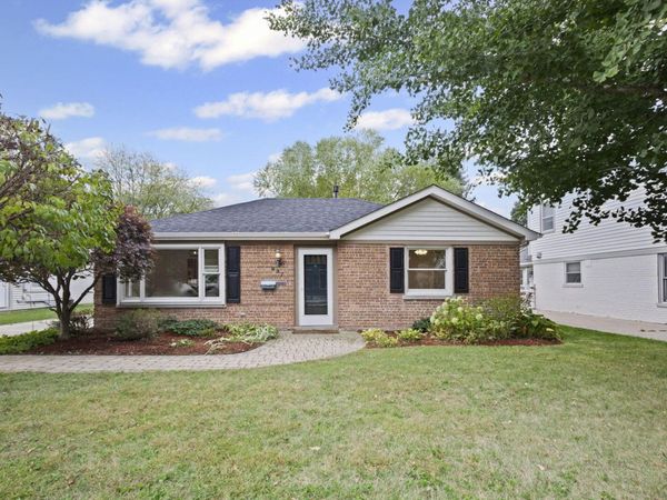 837 E Rockland Road, Libertyville, IL 60048