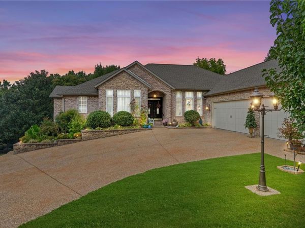 16 Berrydale Lane, Bella Vista, AR 72715